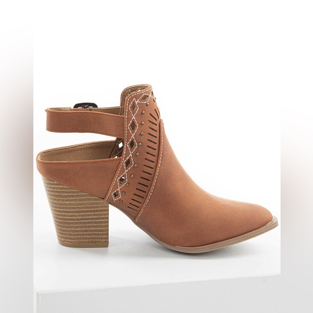 Brown boots low boots